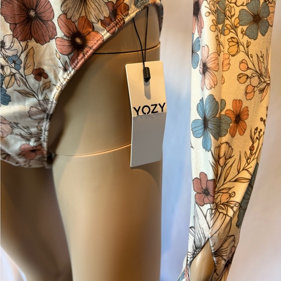 Yozy Floral Long Sleeve Bodysuit With Cut Out Chest NWT Size XL - Picture 4 of 7